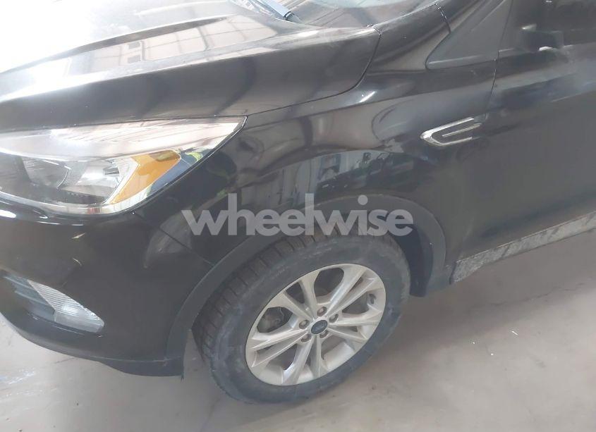 Photo 6 of 2018 Ford Escape SE (VIN 1FMCU9GD9JUD49811)