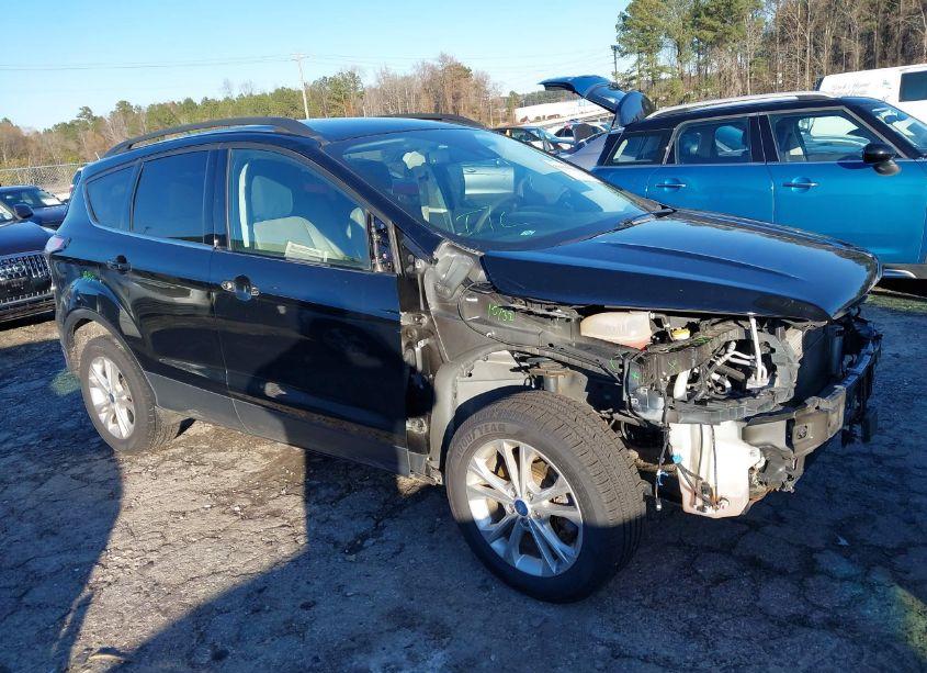 2018 Ford Escape SE (VIN 1FMCU9GD9JUD51798) main photo