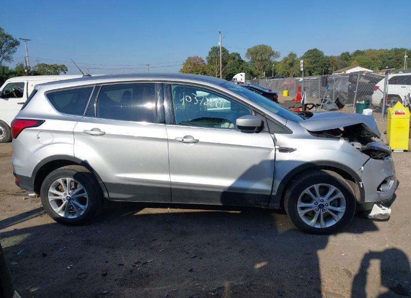 Photo 13 of 2019 Ford Escape SE (VIN 1FMCU9GD9KUA08233)