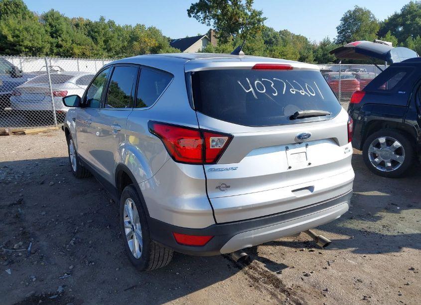 Photo 3 of 2019 Ford Escape SE (VIN 1FMCU9GD9KUA08233)