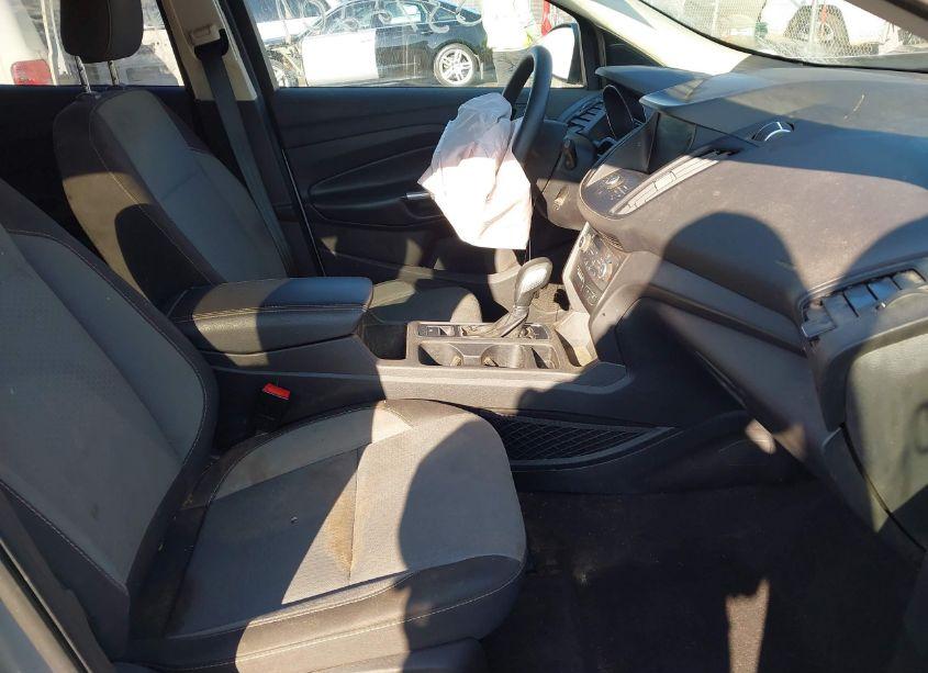 Photo 5 of 2019 Ford Escape SE (VIN 1FMCU9GD9KUA08233)