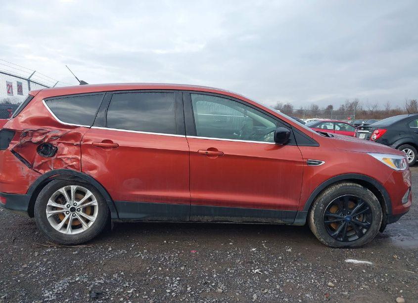 Photo 14 of 2019 Ford Escape SE (VIN 1FMCU9GD9KUA37604)
