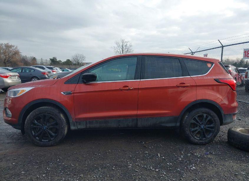 Photo 15 of 2019 Ford Escape SE (VIN 1FMCU9GD9KUA37604)
