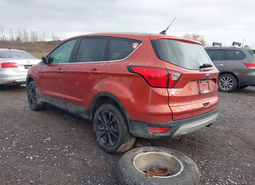 Photo 3 of 2019 Ford Escape SE (VIN 1FMCU9GD9KUA37604)