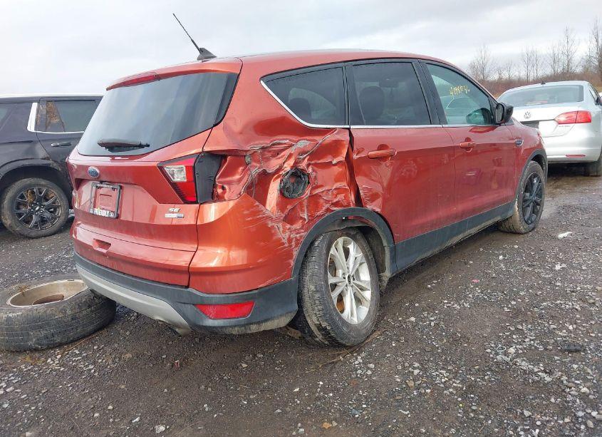 Photo 4 of 2019 Ford Escape SE (VIN 1FMCU9GD9KUA37604)