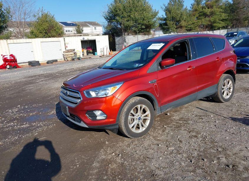 Photo 2 of 2019 Ford Escape SE (VIN 1FMCU9GD9KUA48795)