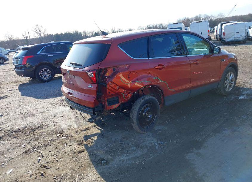 Photo 4 of 2019 Ford Escape SE (VIN 1FMCU9GD9KUA48795)
