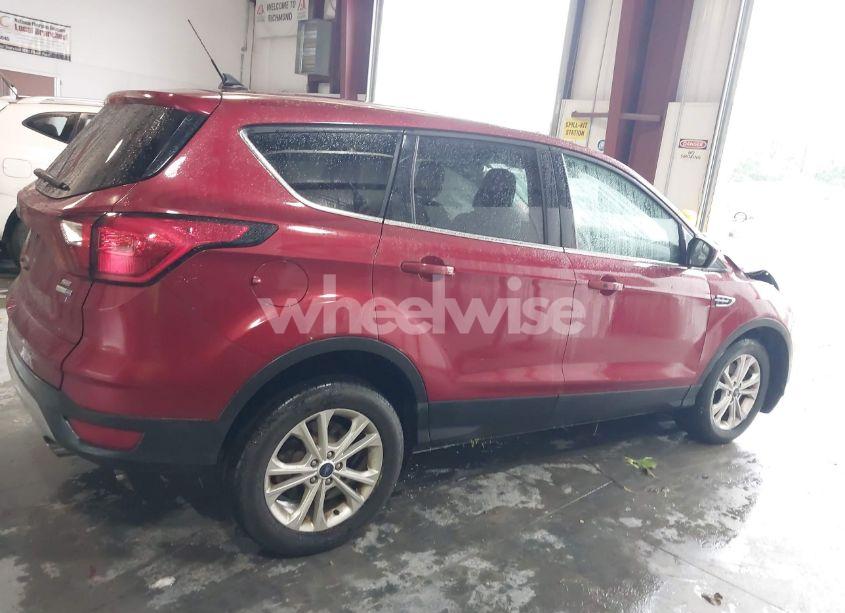 Photo 13 of 2019 Ford Escape SE (VIN 1FMCU9GD9KUA91470)