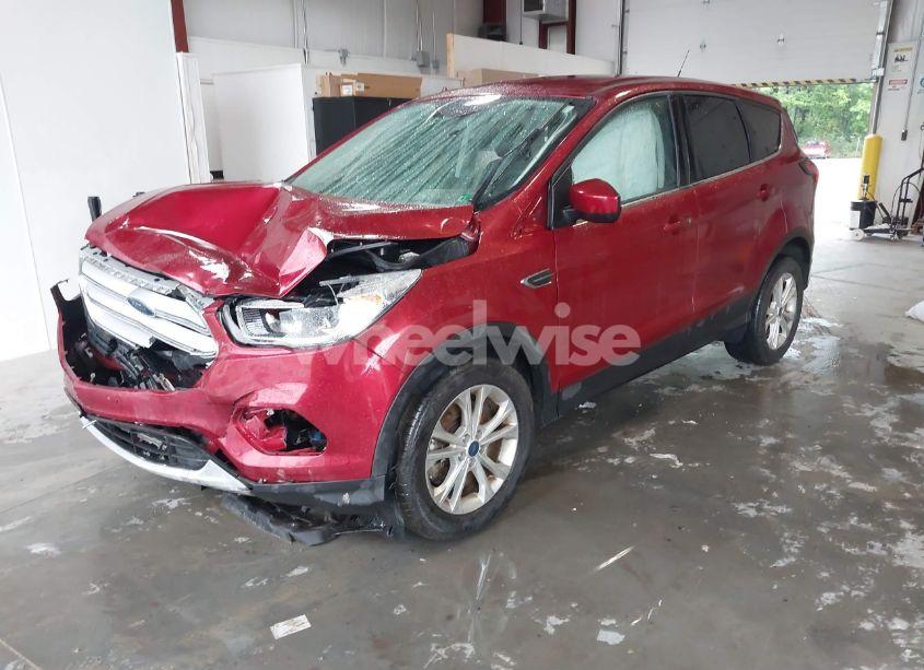 Photo 2 of 2019 Ford Escape SE (VIN 1FMCU9GD9KUA91470)