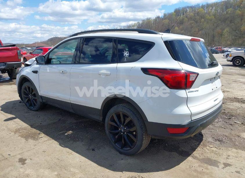 Photo 3 of 2019 Ford Escape SE (VIN 1FMCU9GD9KUA95020)