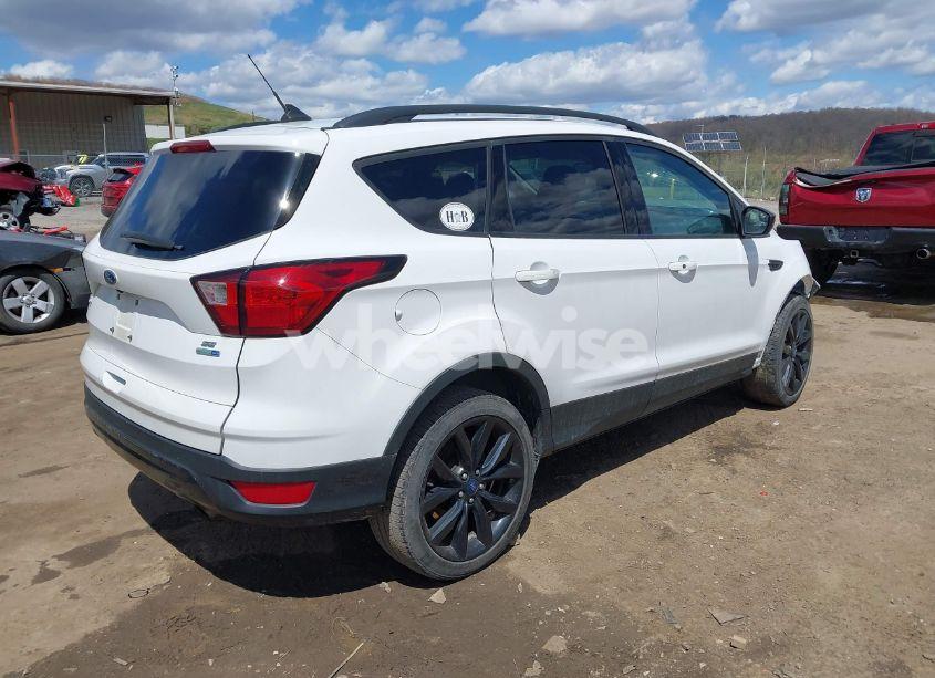 Photo 4 of 2019 Ford Escape SE (VIN 1FMCU9GD9KUA95020)