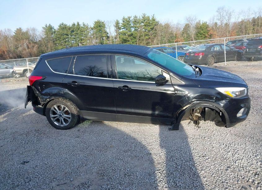 Photo 13 of 2019 Ford Escape SE (VIN 1FMCU9GD9KUB10339)