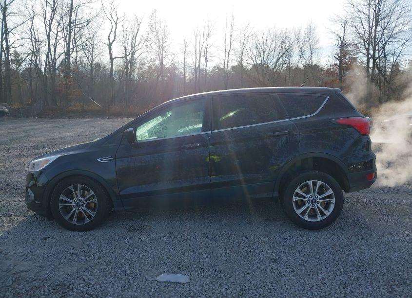 Photo 14 of 2019 Ford Escape SE (VIN 1FMCU9GD9KUB10339)