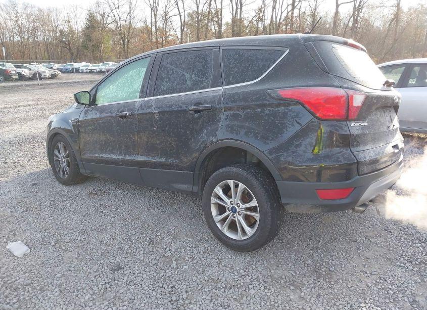 Photo 3 of 2019 Ford Escape SE (VIN 1FMCU9GD9KUB10339)