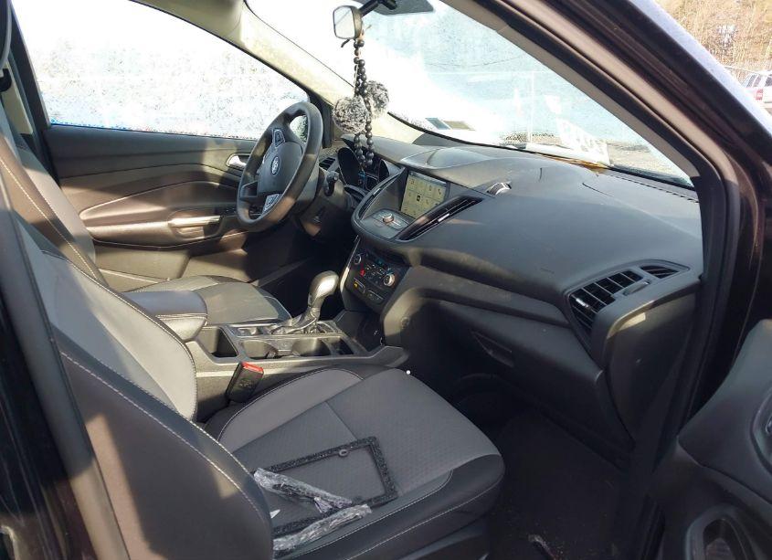 Photo 5 of 2019 Ford Escape SE (VIN 1FMCU9GD9KUB10339)