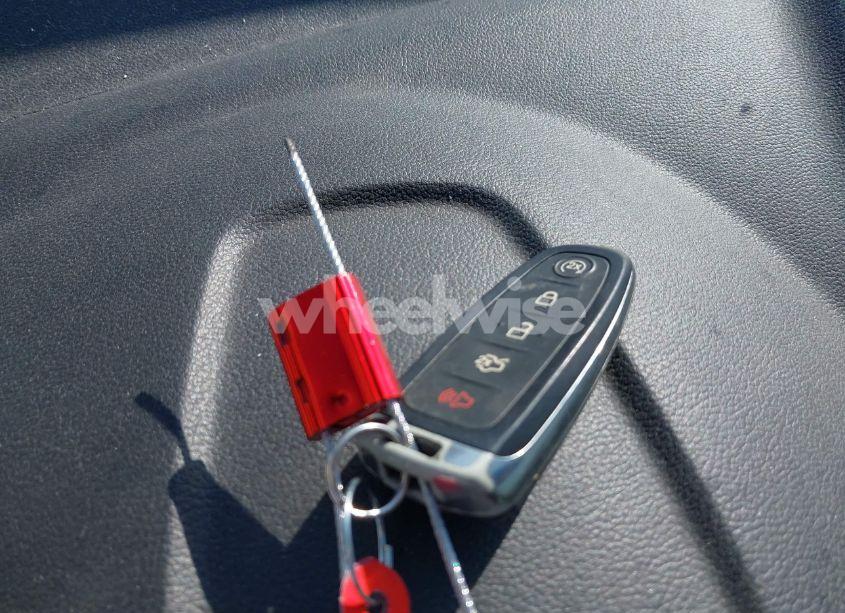 Photo 11 of 2019 Ford Escape SE (VIN 1FMCU9GD9KUB14228)