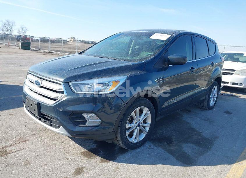 Photo 2 of 2019 Ford Escape SE (VIN 1FMCU9GD9KUB14228)