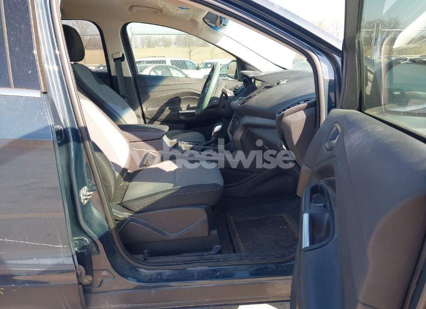 Photo 5 of 2019 Ford Escape SE (VIN 1FMCU9GD9KUB14228)