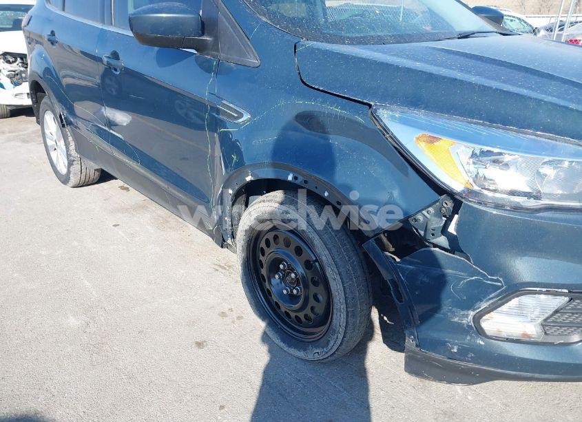 Photo 6 of 2019 Ford Escape SE (VIN 1FMCU9GD9KUB14228)