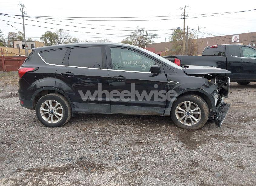 Photo 12 of 2019 Ford Escape SE (VIN 1FMCU9GD9KUC00042)