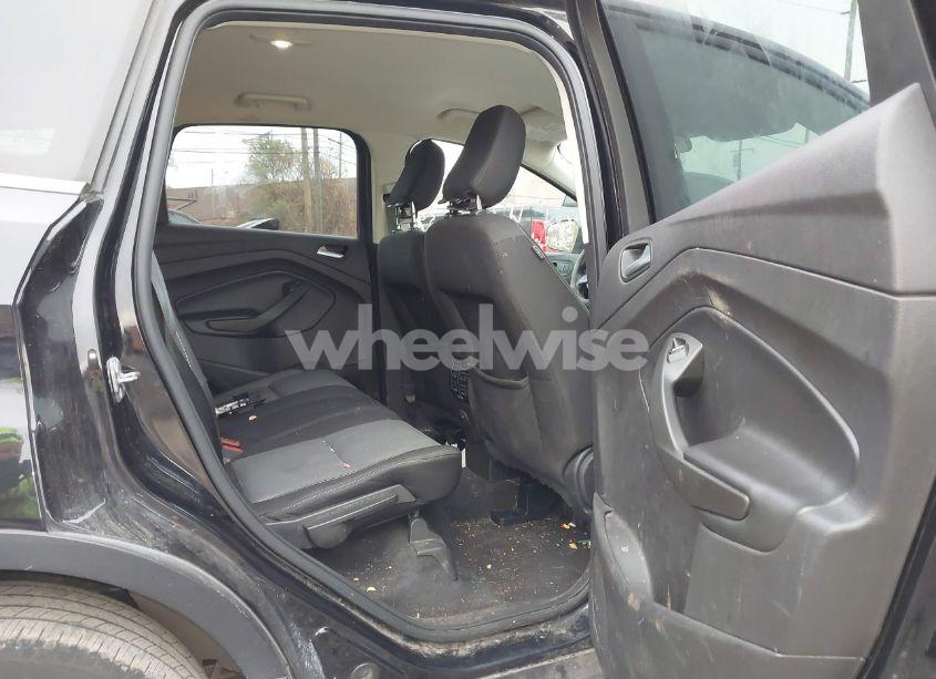 Photo 8 of 2019 Ford Escape SE (VIN 1FMCU9GD9KUC00042)