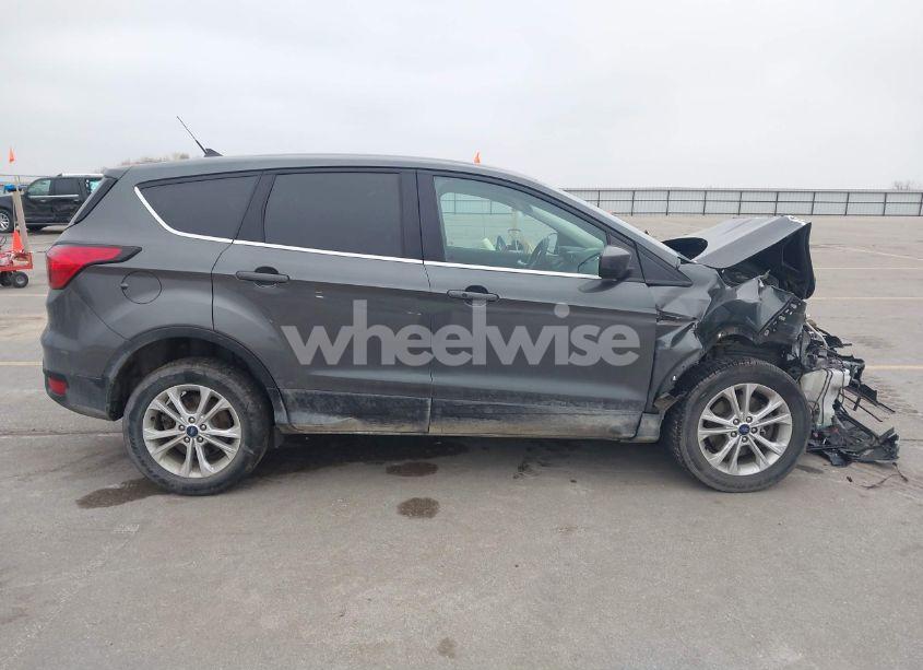 Photo 14 of 2019 Ford Escape SE (VIN 1FMCU9GD9KUC53338)