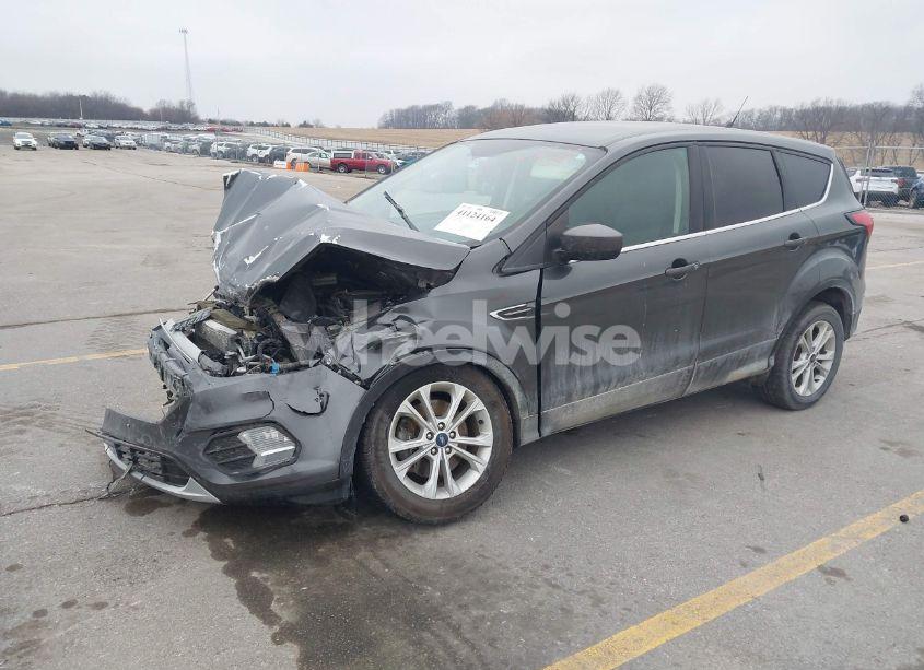 Photo 2 of 2019 Ford Escape SE (VIN 1FMCU9GD9KUC53338)