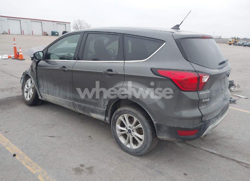 Photo 3 of 2019 Ford Escape SE (VIN 1FMCU9GD9KUC53338)