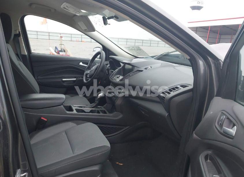 Photo 5 of 2019 Ford Escape SE (VIN 1FMCU9GD9KUC53338)