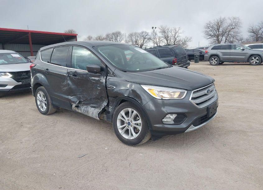 2019 Ford Escape SE (VIN 1FMCU9GD9KUC53498) main photo