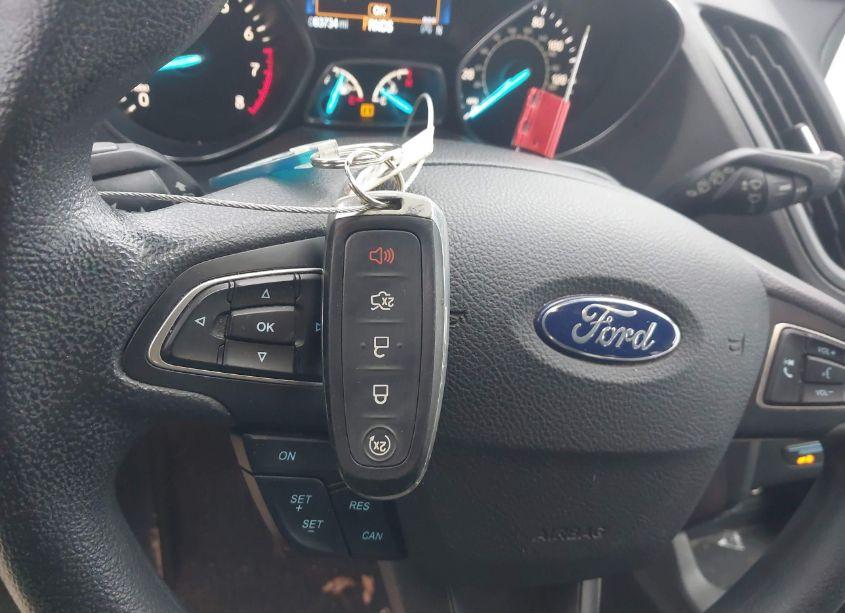 Photo 11 of 2019 Ford Escape SE (VIN 1FMCU9GD9KUC53498)