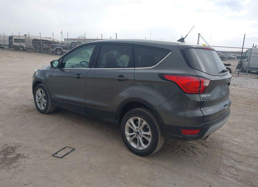 Photo 3 of 2019 Ford Escape SE (VIN 1FMCU9GD9KUC53498)