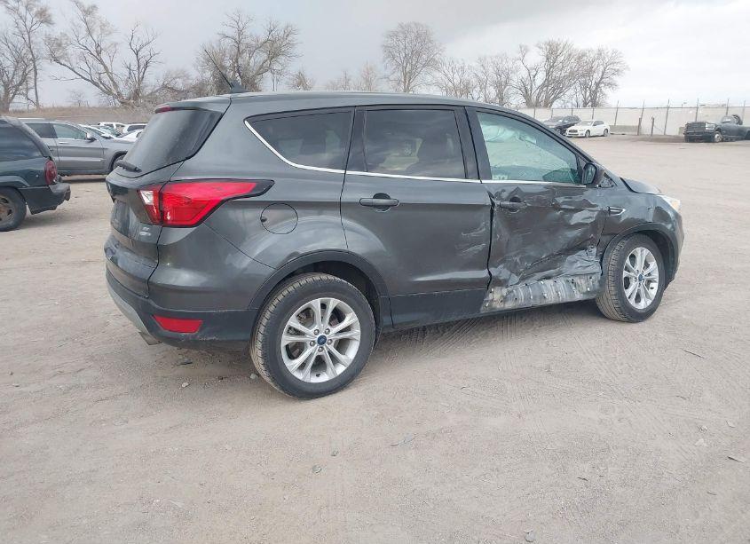 Photo 4 of 2019 Ford Escape SE (VIN 1FMCU9GD9KUC53498)