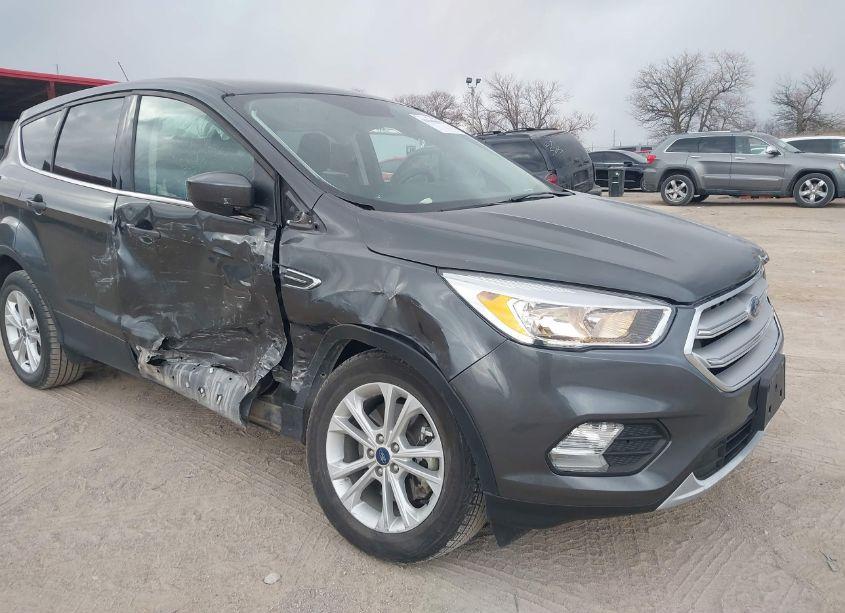 Photo 6 of 2019 Ford Escape SE (VIN 1FMCU9GD9KUC53498)