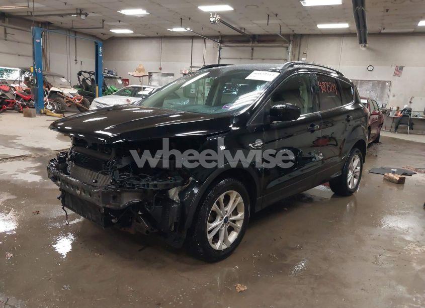 Photo 2 of 2017 Ford Escape SE (VIN 1FMCU9GDXHUA07522)