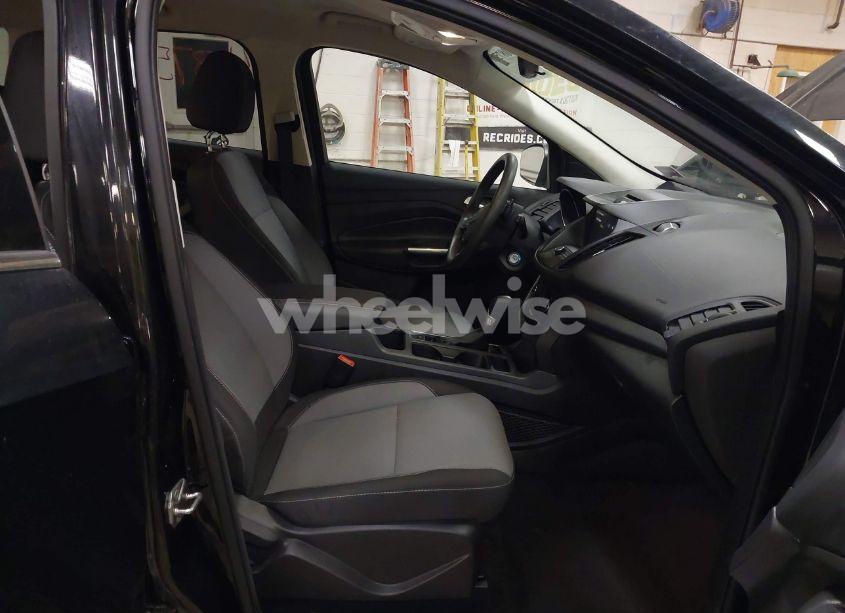 Photo 5 of 2017 Ford Escape SE (VIN 1FMCU9GDXHUA07522)