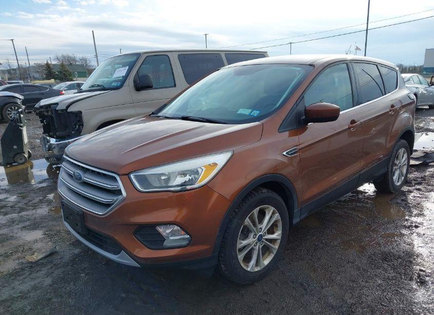 Photo 2 of 2017 Ford Escape SE (VIN 1FMCU9GDXHUA07553)