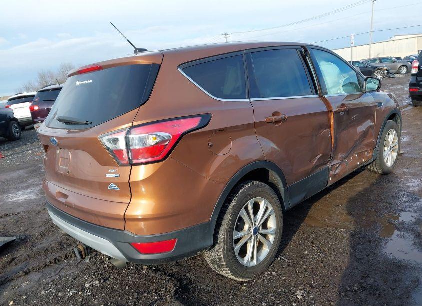 Photo 4 of 2017 Ford Escape SE (VIN 1FMCU9GDXHUA07553)