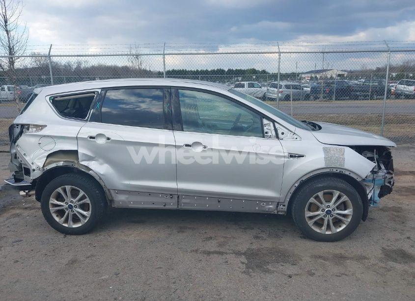 Photo 13 of 2017 Ford Escape SE (VIN 1FMCU9GDXHUA46689)