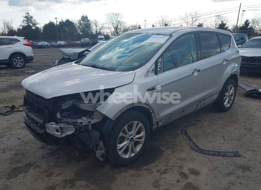 Photo 2 of 2017 Ford Escape SE (VIN 1FMCU9GDXHUA46689)