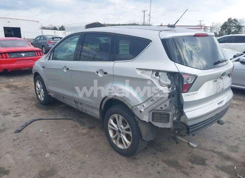 Photo 3 of 2017 Ford Escape SE (VIN 1FMCU9GDXHUA46689)
