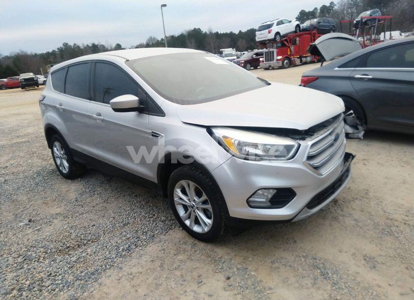 2017 Ford Escape SE (VIN 1FMCU9GDXHUA59698) main photo