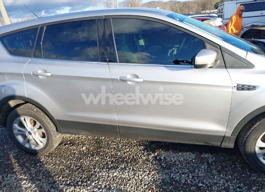 Photo 13 of 2017 Ford Escape SE (VIN 1FMCU9GDXHUA59698)