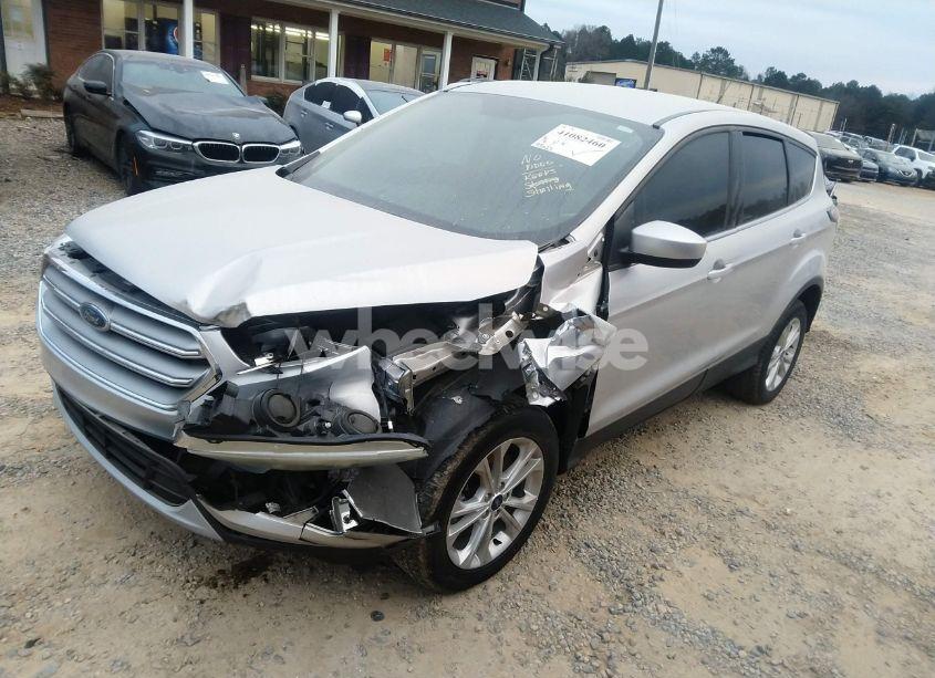 Photo 2 of 2017 Ford Escape SE (VIN 1FMCU9GDXHUA59698)