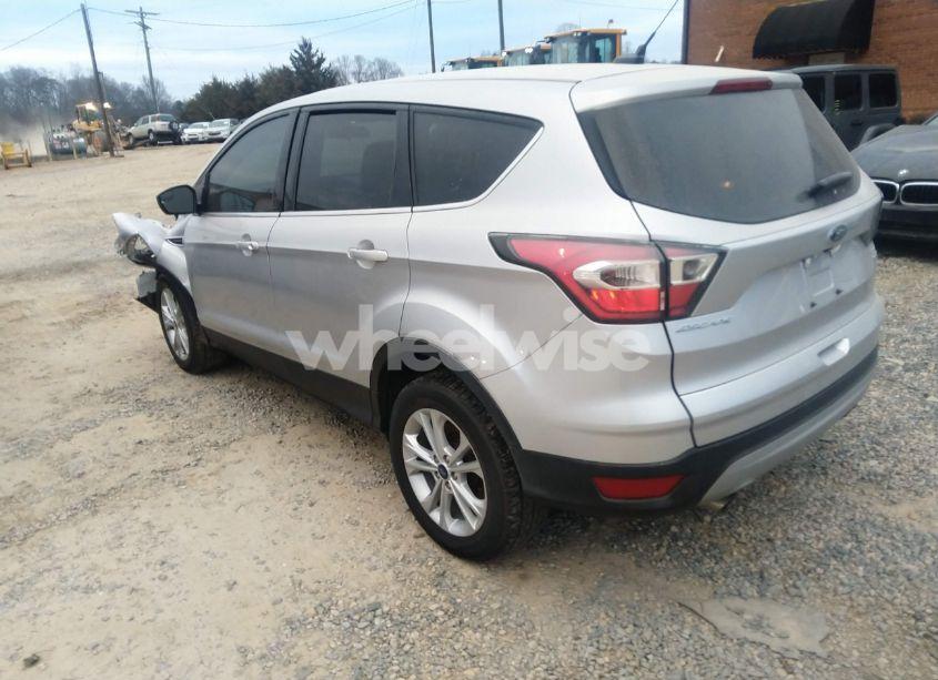 Photo 3 of 2017 Ford Escape SE (VIN 1FMCU9GDXHUA59698)
