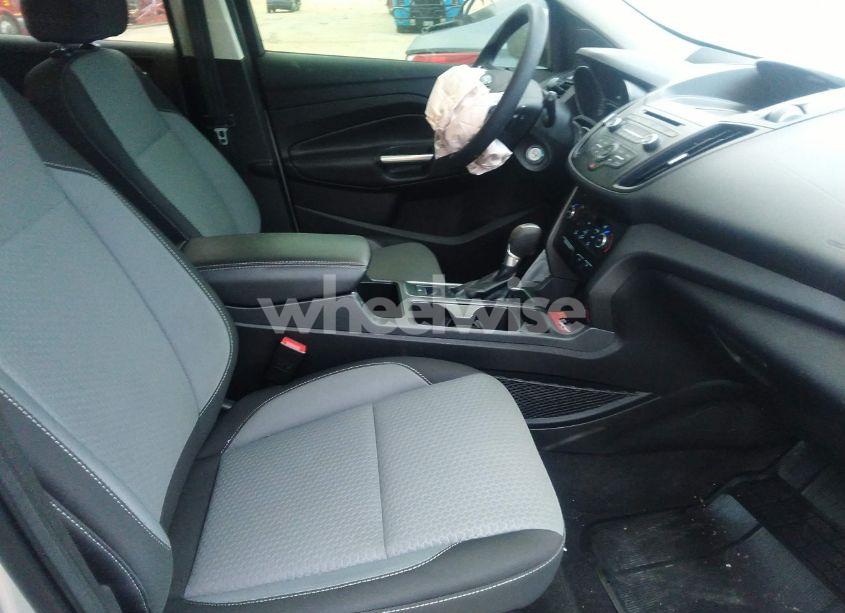 Photo 5 of 2017 Ford Escape SE (VIN 1FMCU9GDXHUA59698)