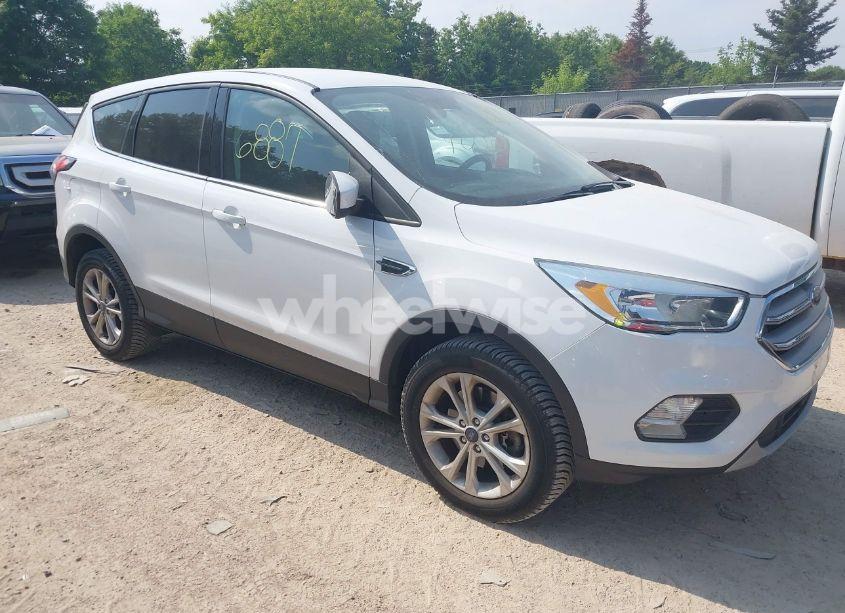 2017 Ford Escape SE (VIN 1FMCU9GDXHUA62746) main photo