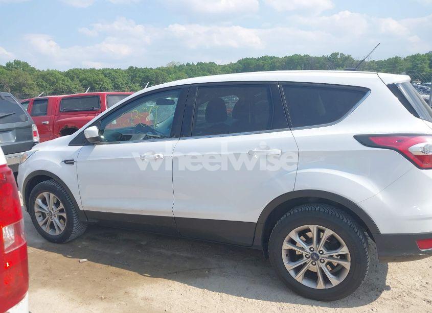 Photo 14 of 2017 Ford Escape SE (VIN 1FMCU9GDXHUA62746)