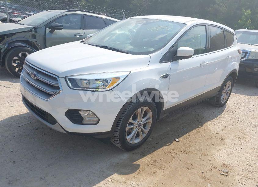 Photo 2 of 2017 Ford Escape SE (VIN 1FMCU9GDXHUA62746)