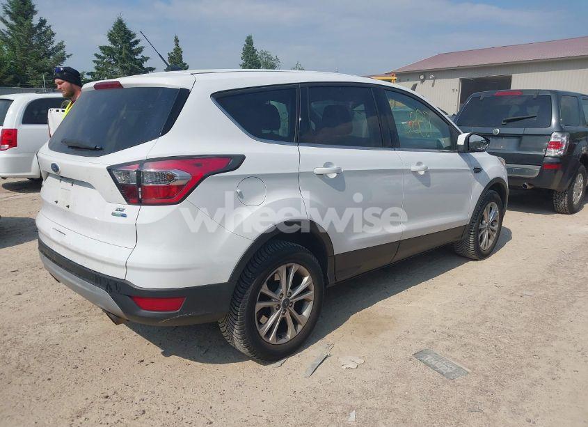 Photo 4 of 2017 Ford Escape SE (VIN 1FMCU9GDXHUA62746)